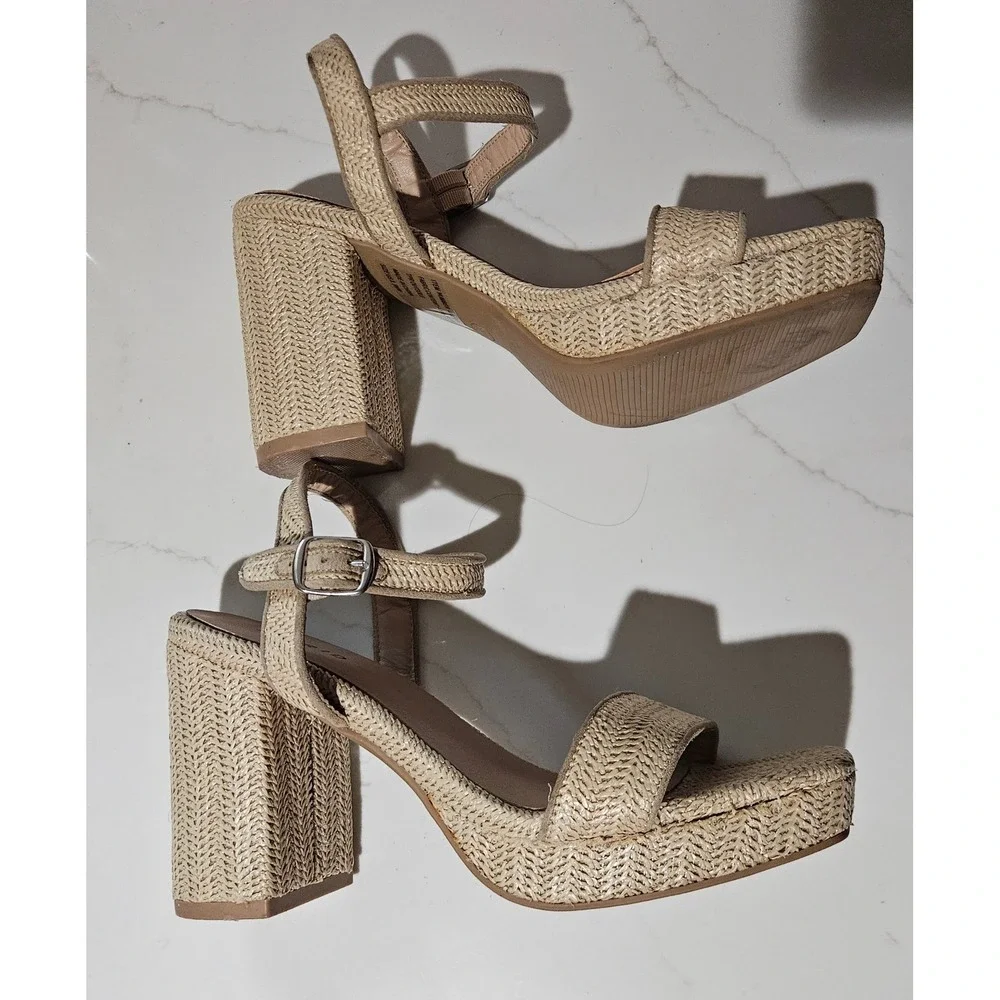 Torrid Beige Woven Straw Block Heel Sandals Square Toe Wide Width 8.5W
